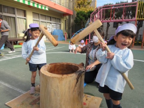 ちからいっぱい ついたね!?（お餅つき）サムネイル