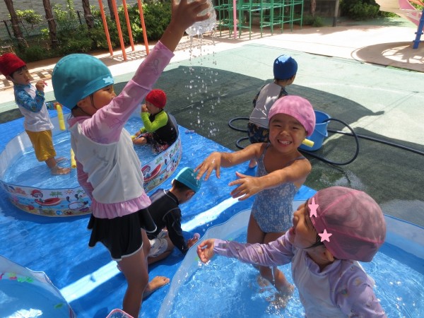 みんな元気ですか？わくわく！はまタイム（横浜型預かり保育）のお友達も元気に水遊びをしています😊サムネイル