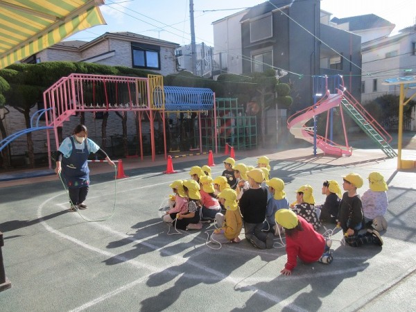 縄跳びの跳び方は（　＾ω＾）・・・（菊組）サムネイル
