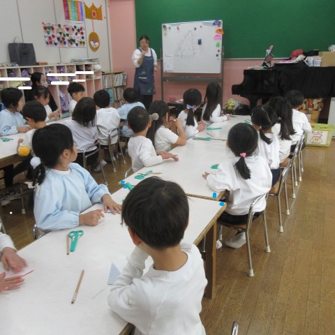 紋切りをしたよ～きれいだね☆（藤組）サムネイル