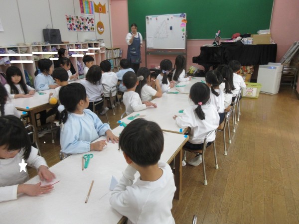 紋切りをしたよ～きれいだね☆（藤組）サムネイル