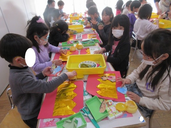 お雛様をつくって飾ったよ💕（全学年）サムネイル