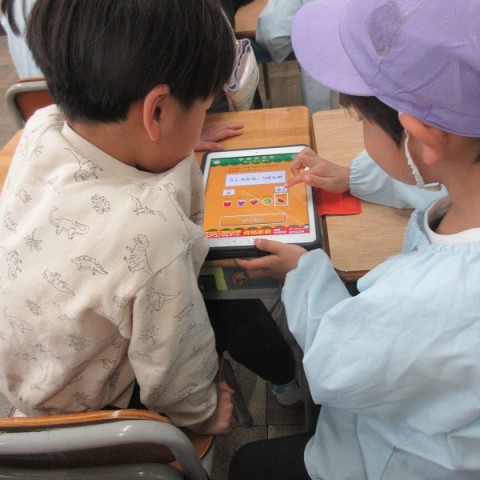 稲荷台小学校で１年生体験をしました（幼保小交流事業・藤組）サムネイル